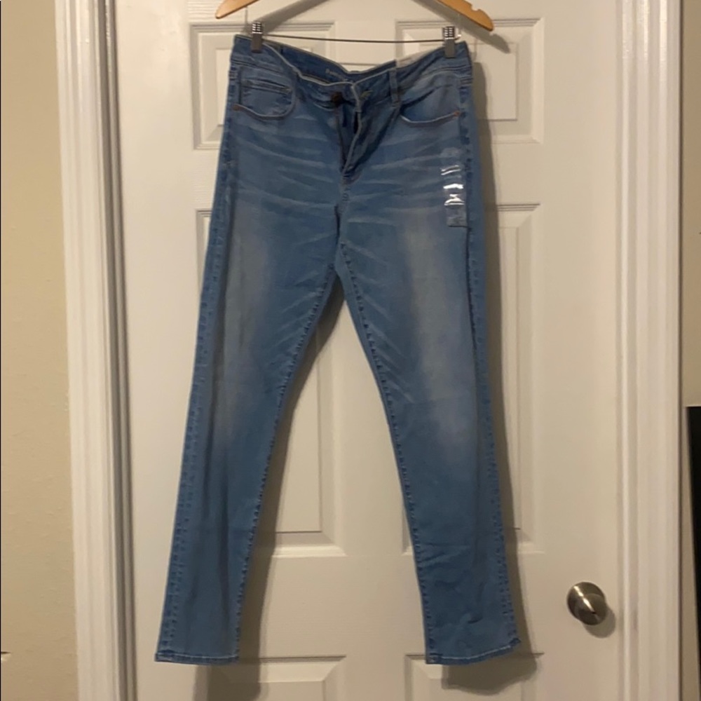 NWT - American eagle light denim jeans